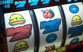 Filipino player making a deposit on phtaya login using a mobile phone
